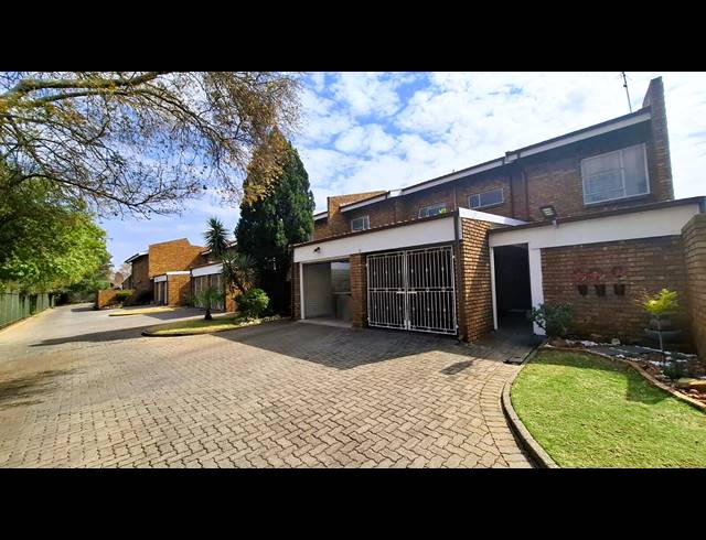 3 BEDROOM TOWNHOUSE FOR SALE IN FLORA GARDENS